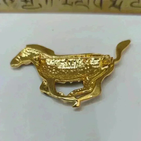 Elegant Gold and Black Zebra Brooch - Picture 2 of 6